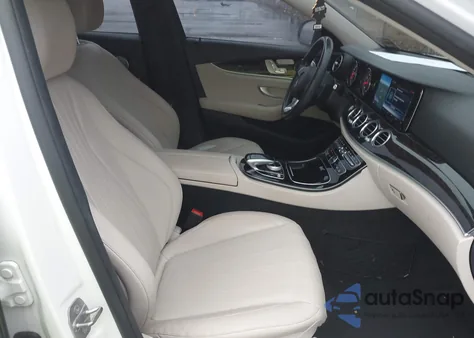 2017 Mercedes-Benz E 300 z USA, uszkodzony, nr VIN WDDZF4JB9HA107962